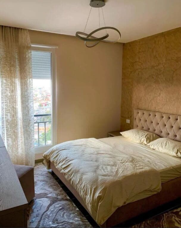 APARTAMENT LUKSOZ 3+1+2 — Tiranë