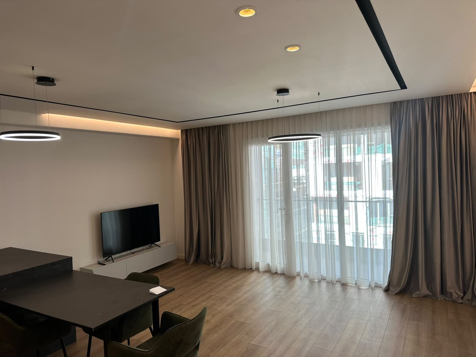 APARTAMENT 2+1 — Tiranë