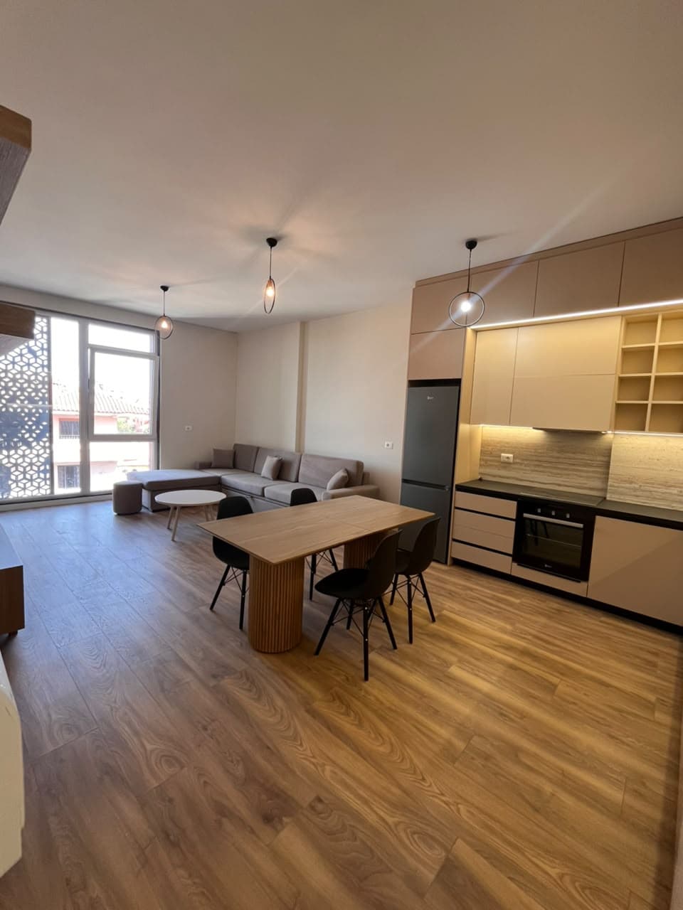 APARTAMENT 2+1 — Tiranë
