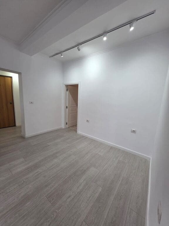 APARTAMENT 2+1 — Tiranë
